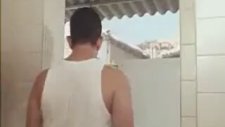 Çüküyle Konuşan Adam