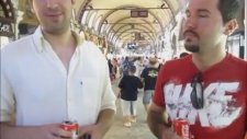 İstanbul Manzarası Eşliğinde Yugoslav Kız Aramak