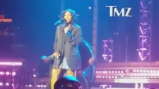 Şarkı Söylerken Elbisesi Düşen Toni Braxton
