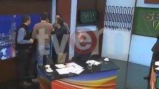 Adnan Aybaba vs Mehmet Baransu Kavgası ( Kamera Arkası - 17. Saniyeden Sonra Görüntülü)