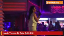 Hande Yener'e Dj Oğlu Eşlik Etti