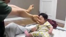 Babasının Aduketi Sonucu Yıkılan Bebek