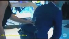 Kim Kardashian'dan Göte Kadeh Koyma Dersi