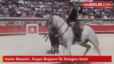 Kadın Matador Boğanın İki Kulağını Kesti