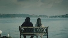 Selçuk Balcı - Hazal Kaya - Deniz Üstünde Fener