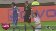 Nedved'i sinirlendiren bacak arası çalım