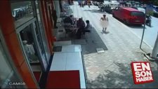 Kocaeli'de Çıplak Sokağa Çıkan Adamın Dayak Yemesi
