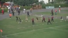Ev Sahibi Takıma Gol Atıp Staddan Takım Halinde Kaçmak