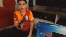 Playstation 4 Alınca Heyecandan Osuran Çocuk