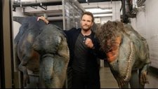 Chris Pratt'e Dinazor Kostümü ile Şaka Yapılırsa