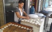 Hamur Açmada Master Yapan Adam