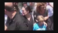 Angelina Jolie'nin Elini Öptü Başına Koydu