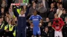 Tribünde Dişlerini Fırçalayan Chelsea Taraftarı