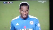 Tribünde Dişlerini Fırçalayan Chelsea Taraftarı
