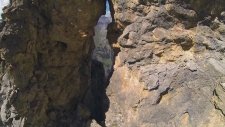 Wingsuit ile 2.5 Metrelik Delikten Geçmek