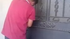 Kilitli Kapıyı Anahtarsız Açmak.
