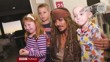 Johnny Depp'in Jack Sparrow Kılığında Hasta Çocuklara Sürpriz Yapması