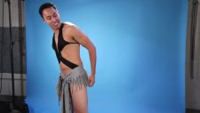 Sokaktan Adam Toplayıp Bikini Giydirmek