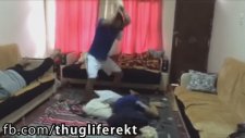 Kızlarda VS Erkeklerde Yastık Savaşı Thug Edition Thug Life