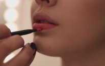 AVON Ultra Color Indulgence Peach Petunia ile Enerjik Görünüm