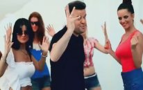 Rumeli Ekrem Ayağında Pembe Şalvar Hd 2o13