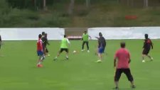 Galatasaray Teknik Heyeti, Basın Mensuplarıyla Maç Yaptı.