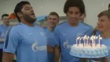 Hulk Doğum Günü Pastası Üflerse