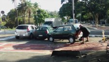 Yoluna Park Eden Arabayı Hunharca Kaldıran Adam