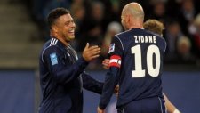 Zidane sayıyı eliyle aldı!