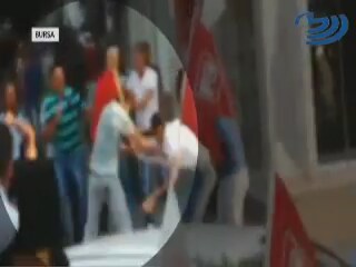 Bursa'da Seyyar Satıcı Terör Estirdi 7 Zabıta Bıçaklandı
