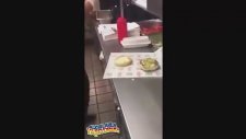 Aşırı Titiz Fast-food Çalışanı!