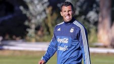 Tevez takım arkadaşının belini kırdı!
