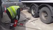 2 Dakikada Tır Lastiği Değiştirmek - Rusya