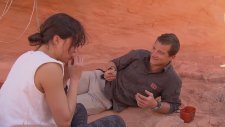 Michelle Rodriguez'in Bear Grylls'le İdrar İçip Fare Yemesi