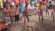 Sonunda bu da oldu! Masa futbolu....