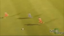 Topu indirmeden harika gol