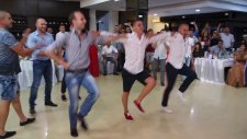 Geleneksel Bulgar Dansını Oynayan Gençlerden Muhteşem Performans