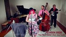 Şarkılara Vintage Havası Katarak Cover'layan Gruptan Hey There Delilah Performansı