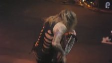Metalci Kızların Konserde Açılması - Steel Panther Konseri 2 (+18)