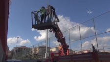 Stada Girmesi Yasaklanan Yöneticinin Maçı Vincin Üzerinden İzlemesi
