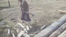 İlkel Yöntemlerle Tomruk Kesmek