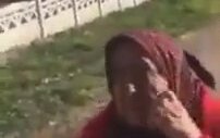 İntikamını Ağaç Dalıyla Alan Teyze