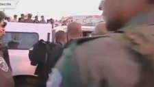 İsrail Polisinin Filistin'in İşgalini Protesto Eden Yahudi Gence Müdahale Etmesi