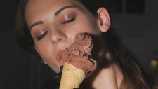 Lyndsy Fonseca - Dondurma Nasıl Yenir