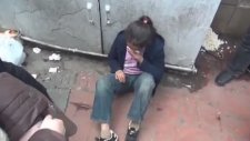Darp Edip Yerde Sürüklenen Suriyeli Kız Çocuğu