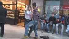 Roman Gençlerin Hunharca Yaptığı Göbek Dansı