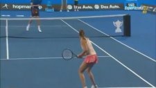 Pennetta'nın Isner'in Malafattan Vurması