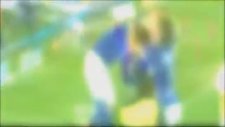 Gol Sevinçlerini Öpüşerek Kutlayan Futbolcular