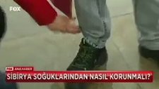 Vatandaşlara İçlik Kontrolü Yapan Muhabir