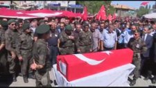 Şehidi binlerce kişi uğurladı